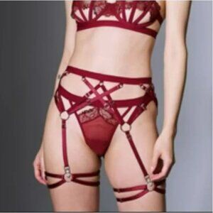 Thistle And Spire Strapped In Garter Belt Adjustable Straps Size Medium Ruby Red